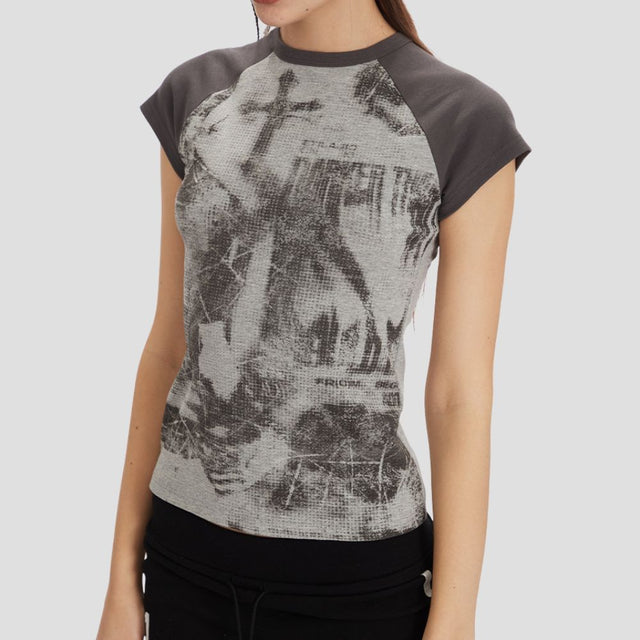 GRUNGE CROSS RAGLAN CROP WHT