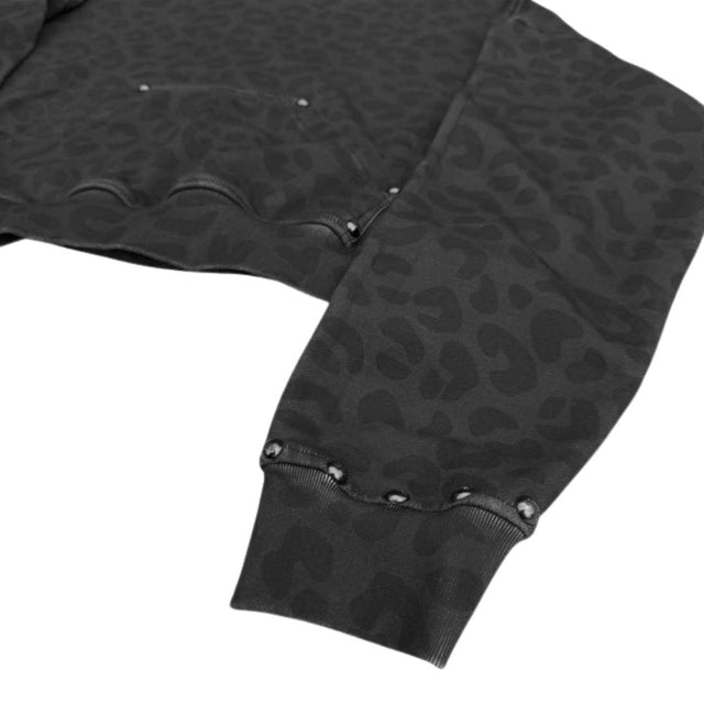 Nietenbesetzter Hoodie