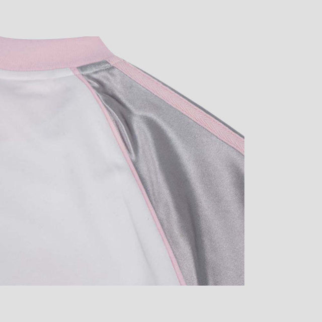 Versatile street-style t-shirt.