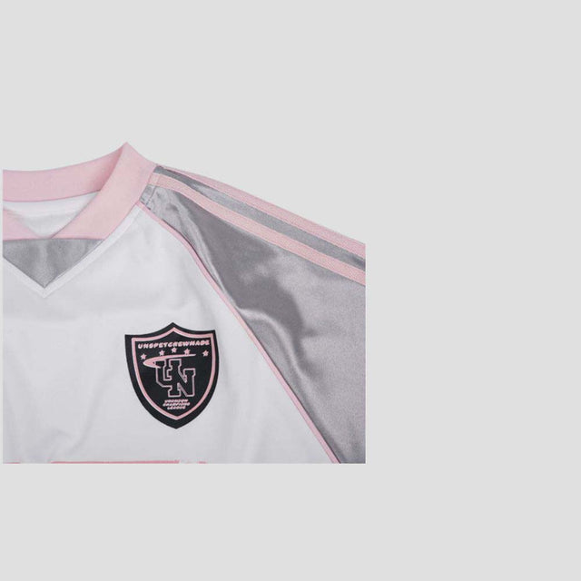 Casual and sporty color block tee.