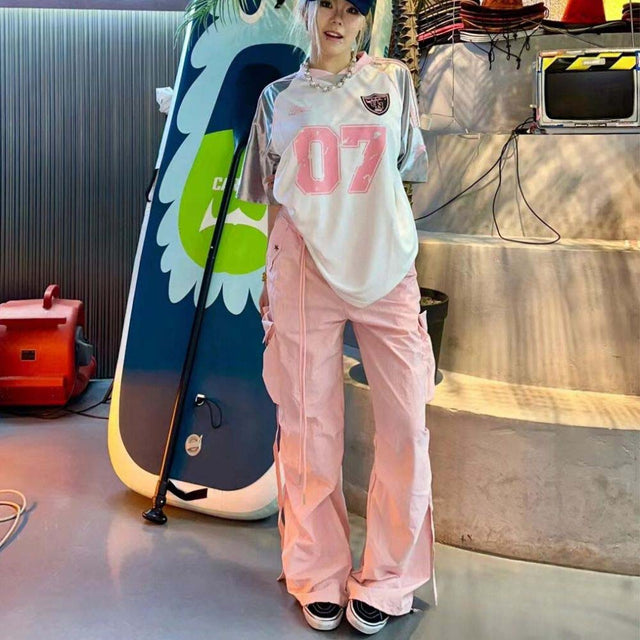 Loose and comfortable color block tee.