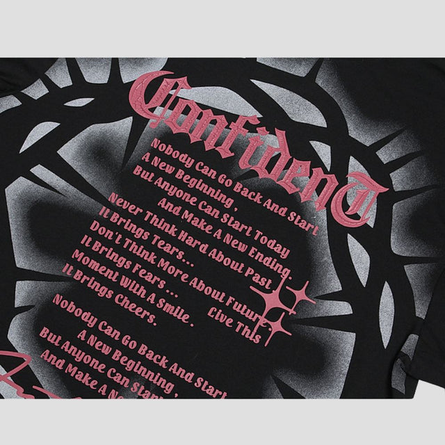 Camiseta con estampado gótico urbano